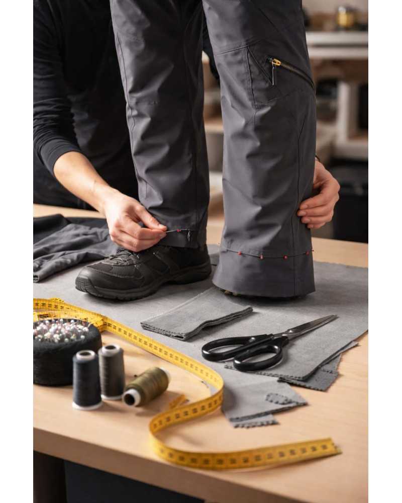 Service de retouche SNC : raccourci d’ourlet pantalon